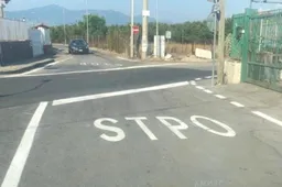 STPO al posto di STOP: l’errore virale avvenuto a Boscoreale