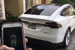 Tesla Summon: la nuova funzione farà guidare la Tesla con lo smartphone