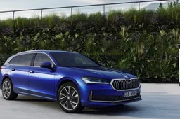 Skoda Superb 2024: prezzo, dimensioni, interni, motori