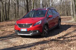 Peugeot 2008: il podio del Leone è affar suo