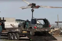 Mette un’elica sul suo SUV per farlo volare: finisce (ovviamente) male