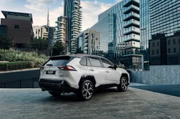 Suzuki raggiunge l'obiettivo 95 g/km di CO2 grazie alla gamma ibrida