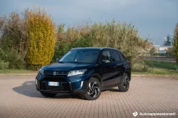 Prova Suzuki Vitara Mild Hybrid: il B-SUV analogico, motore brillante grazie all'ibrido