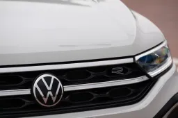 In rete le prime foto della Volkswagen T-Roc 2026: ecco cosa sappiamo