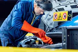 “Quando ho smontato il primo motore elettrico ho capito che non si tornava indietro”: la parola del meccanico