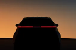 Nuova Toyota C-HR 2023: prima foto, ecco quando esce