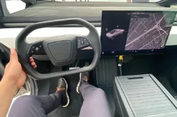 Svelati gli interni di Tesla Cybertruck, torna il volante tradizionale