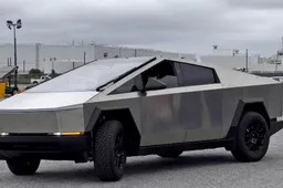 Tesla Cybertruck: potrebbe montare pannelli solari per una maggiore autonomia