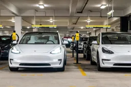 Auto a noleggio elettriche: Hertz va controcorrente