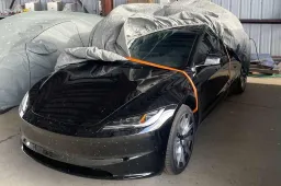 Tesla Model 3 2024: prime foto e novità del restyling