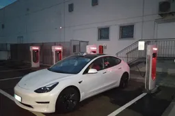 Una Tesla Model 3 come taxi? Sì, a Nuoro c’è solo questa