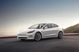Tesla Model 3: l’auto più attesa è arrivata, ecco prezzi e informazioni