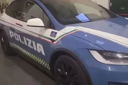 Tesla Model X Plaid arruolata nella Polizia italiana [VIDEO]
