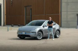 Prova Tesla Model Y 2025: efficienza e comfort al primo posto, ma resta fedele a sé stessa