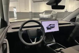 Tesla sblocca una funzione nascosta presente nelle sue auto dal 2021