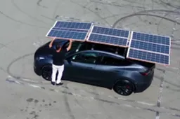 In California si sono inventati i pannelli solari da installare sulla Tesla Model Y