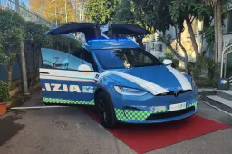 Presentata la Tesla Model X della Polizia di Stato: ha più di 1.000 CV