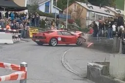 Distrugge la Ferrari Testarossa in pochi secondi: ecco com'è andata [VIDEO]