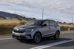 Renault Austral: prezzo, dimensioni, interni, motori, prova in anteprima