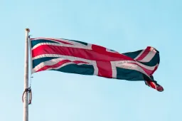 Regno Unito, la svolta elettrica più controversa di tutte: prima maxi-incentivi ora una nuova tassa?