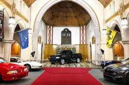 Chiesa, garage o entrambe le cose? Ecco l'Holy Grail Garage