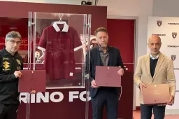 Nuova maglia “La Superga 75” Torino FC: Suzuki diventa granata