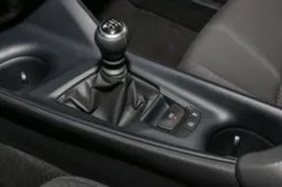 Cambio manuale su un’auto elettrica? Toyota presenta la sua tecnologia rivoluzionaria