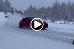 La Toyota GR Yaris è già un oggetto di culto: l’epico traverso sulla neve [VIDEO]