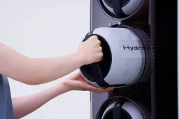 Toyota continua a credere nell'idrogeno: ecco le cartucce portatili