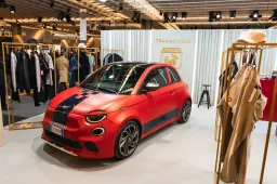 Arriva una one-off della Abarth 500e all’insegna della moda