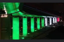 Nuovo ponte di Genova: nella notte è stato illuminato con il tricolore