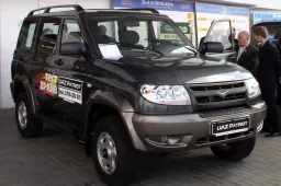 La Russa si sbarazza del SUV comprato da Berlusconi per una scommessa persa con Putin