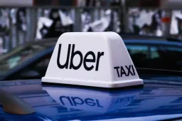 Tornano i taxi Uber in Italia: ecco dove è partito il servizio