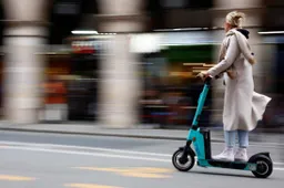 Monopattini: a Parigi si vota il no definitivo, troppo pericolosi