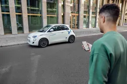 Fiat 500 elettrica Share Now: ne arrivano 100 a Milano