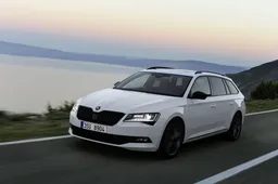 Skoda Superb: l'ammiraglia si arma di tecnologia