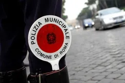 Roma: i vigili con auto Diesel che fermano le auto Diesel