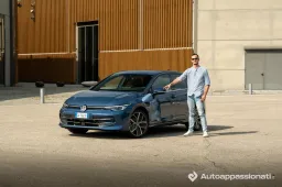 Prova su strada Volkswagen Golf 8.5 eHybrid: l'ibrido del futuro è già presente, prezzi e consumi