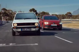 Nuova Volkswagen Golf GTI in pista con l'antenata: il tempo passa, la passione no [VIDEO]