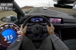 Volkswagen Golf R 2021: in Autobahn fa vedere di cosa è capace [VIDEO]