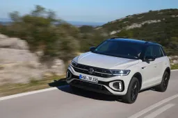 Volkswagen T-Roc, il fenomeno continua: è l'auto più venduta in Europa a luglio