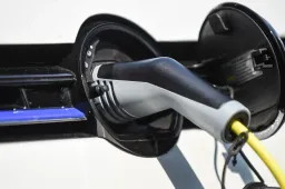 Quanto costa ricaricare un’elettrica? Il confronto con il Diesel è impietoso