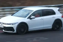 Avvistata una Volkswagen Golf R “Rally” con assetto offroad: una bomba