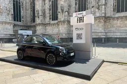 Stellantis espone al MIMO la Fiat 500 cabrio “la Prima by Bocelli”