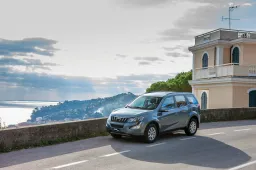Mahindra: promozioni prolungate su KUV100 e XUV500