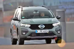 La Jogger monta il logo Nissan: ecco la 7 posti pensata solo per alcuni paesi