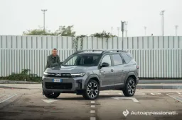 Prova Dacia Bigster 1.8 Hybrid: più spazio della Duster con l'ibrido da 160 CV