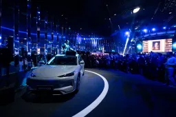 Geely Auto debutta in Italia e inaugura il suo “Rinascimento Tecnologico”: EX5 elettrica e Starray EM-i protagoniste del nuovo corso del brand