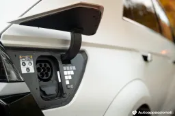 Le auto elettriche emettono radiazioni? Sì, ma basta allarmismi. Il test ADAC smentisce le fake news