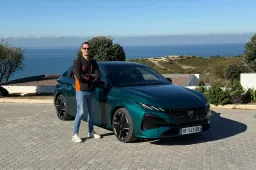 Prova Peugeot 308 2026: con l'ibrido plug-in fa 33 km al litro, ma c'è anche Diesel